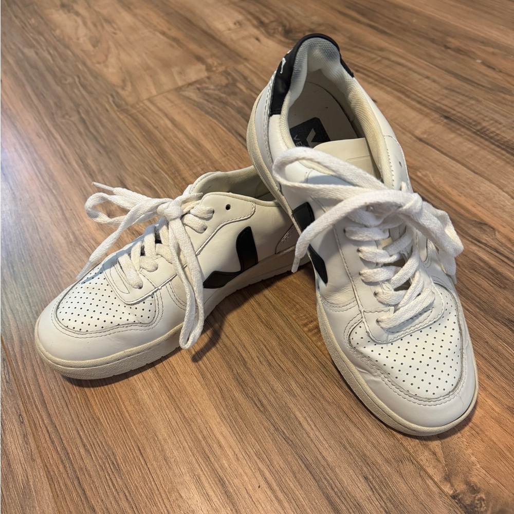 Veja White and Black Casual Sneakers